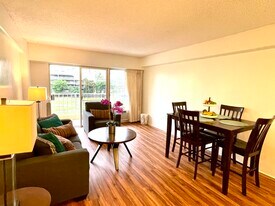 303 Liliuokalani Ave, Unit #301 King Kalani in Honolulu, HI - Building Photo