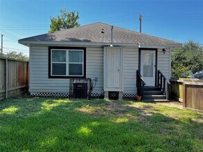 104 N Eastwood St in Houston, TX - Building Photo - Building Photo