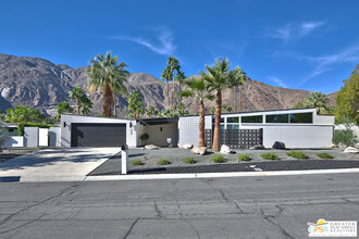 967 N Coronet Cir in Palm Springs, CA - Building Photo - Building Photo