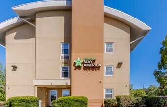 Furnished Studio-San Jose - Santa Clara in San Jose, CA - Foto de edificio - Building Photo