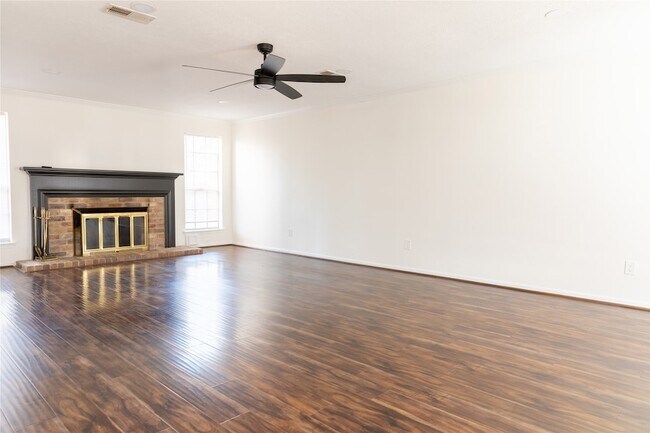 22 Cottage Grove Pl in Spring, TX - Foto de edificio - Building Photo