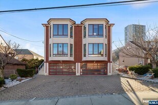 12 Orchard St in Edgewater, NJ - Building Photo