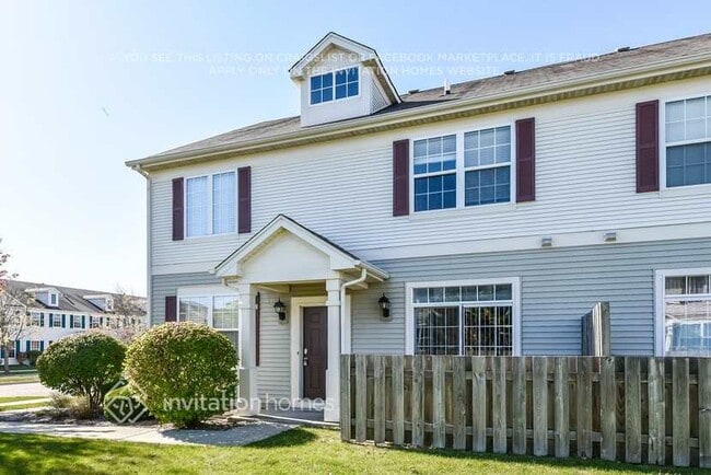 2562 Hillsboro Blvd in Aurora, IL - Building Photo - Building Photo