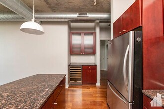 700 N Larrabee St, Unit 1902 in Chicago, IL - Building Photo - Building Photo