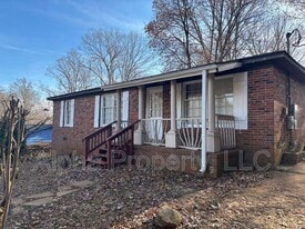 605 Kenmore Dr in Piedmont, SC - Building Photo