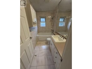 910 Robinson St in Coquitlam, BC - Building Photo - Building Photo