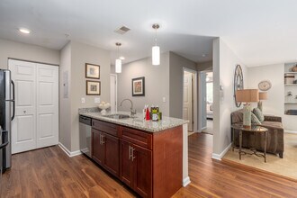 Stonehaven Apartments in Columbia, MD - Foto de edificio - Interior Photo