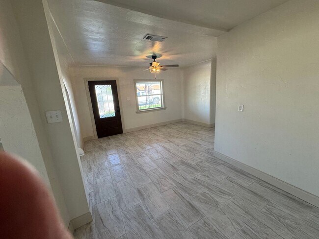 2607 Davis St in Carlsbad, NM - Building Photo - Building Photo
