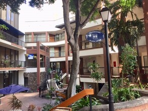 400 Hobron Ln, Unit 1504 in Honolulu, HI - Building Photo - Building Photo