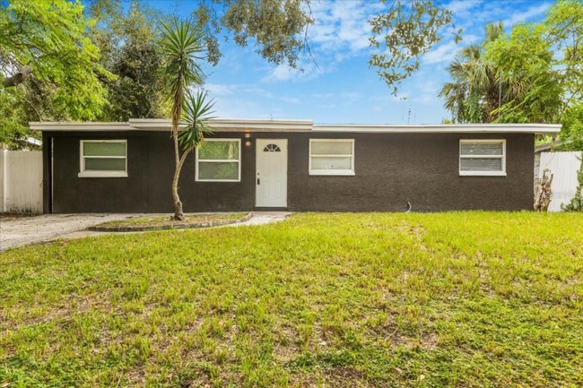 2110 Alemanda Dr in Clearwater, FL - Building Photo - Building Photo