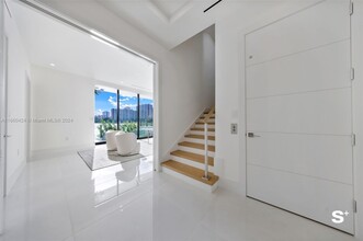 4016 NE 167th St in North Miami Beach, FL - Building Photo - Building Photo