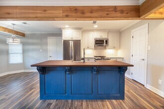 6720 Lancaster Dr in Orange, TX - Building Photo - Building Photo