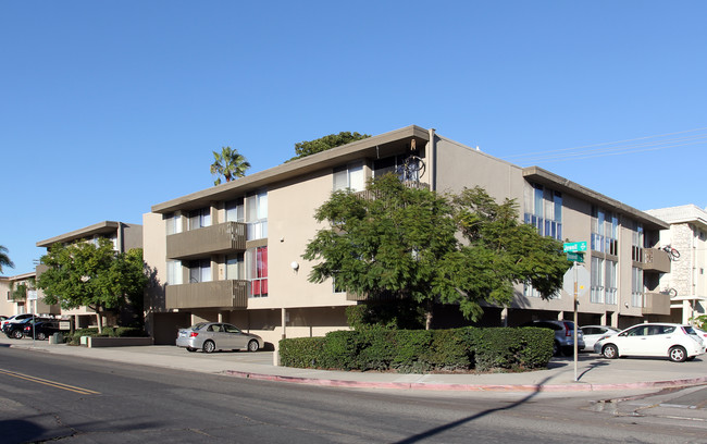 Crown Point in San Diego, CA - Foto de edificio - Building Photo