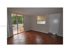 1801 S Treasure Dr in North Bay Village, FL - Building Photo - Building Photo