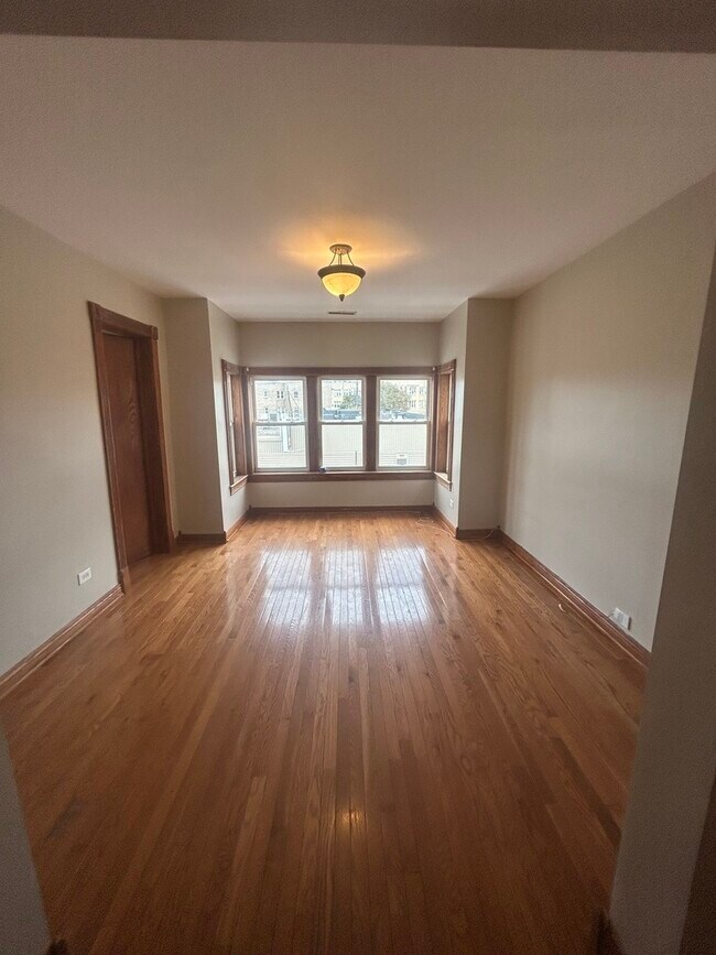 3532 N Elston Ave in Chicago, IL - Building Photo - Building Photo