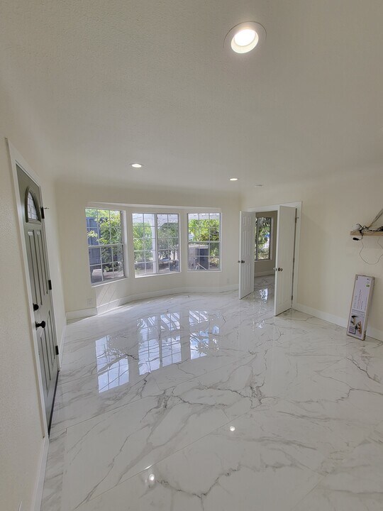 10175 Laurel Canyon Blvd in Los Angeles, CA - Building Photo