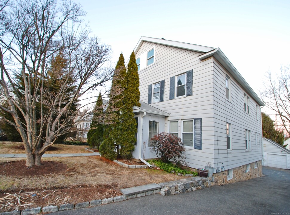 357 Glenbrook Rd in Stamford, CT - Building Photo