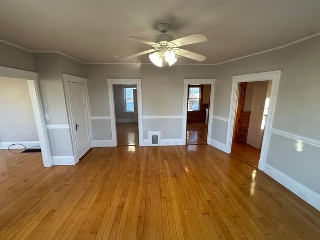 34 Saunders St in Weymouth, MA - Building Photo - Building Photo