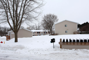 376-404 Dexter Dr in Long Lake, MN - Building Photo
