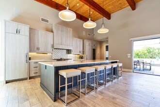 5854 N 42nd St in Phoenix, AZ - Foto de edificio - Building Photo