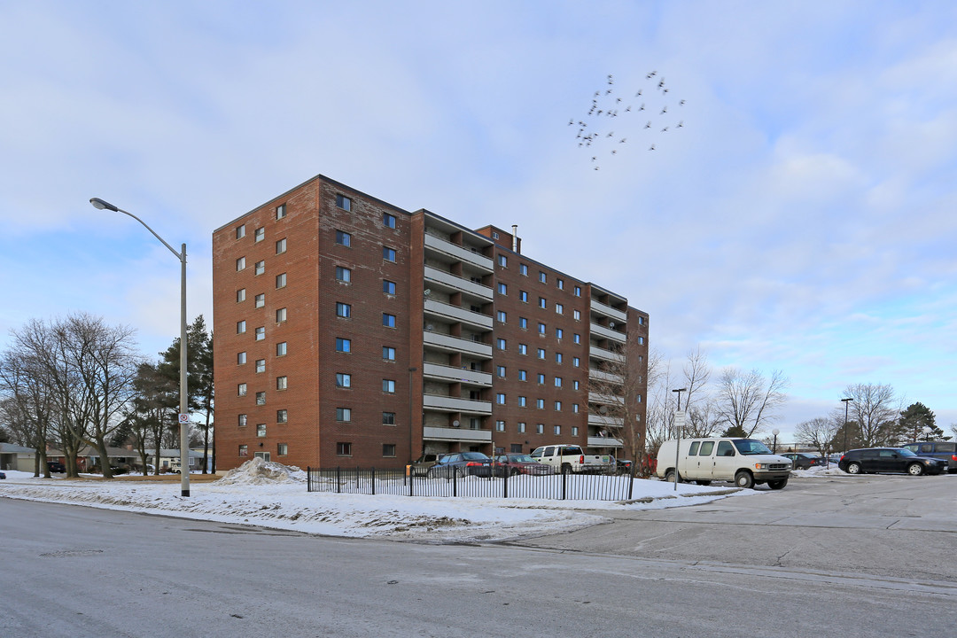 Grand Apartments in Kitchener, ON - Building Photo