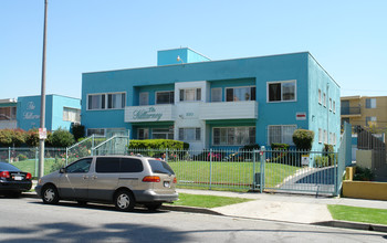 330 S Kenmore Ave in Los Angeles, CA - Building Photo - Building Photo