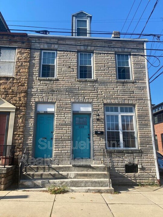 220 N Plum St in Lancaster, PA - Building Photo