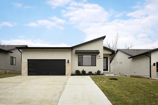 property at 214 E Maplewood Ln