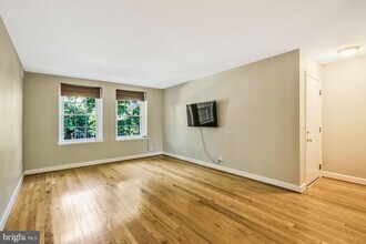 3047 S Columbus St, Unit B2 in Arlington, VA - Building Photo - Building Photo