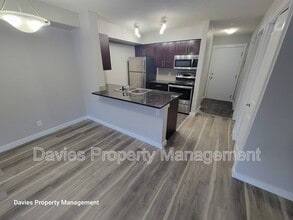 3211 James Mowatt Trail SW in Edmonton, AB - Building Photo - Building Photo