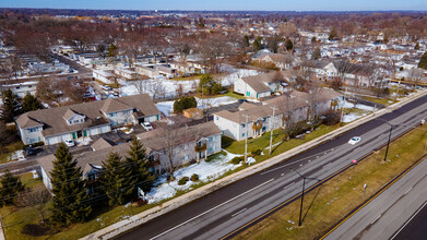 Sheridan Mews Apartments in Kenosha, WI - Building Photo - Building Photo