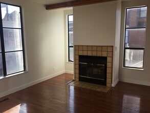 2152 Clinton Ave, Unit B in Alameda, CA - Foto de edificio - Building Photo