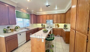 8431 Newburgh St in Riverside, CA - Building Photo - Building Photo