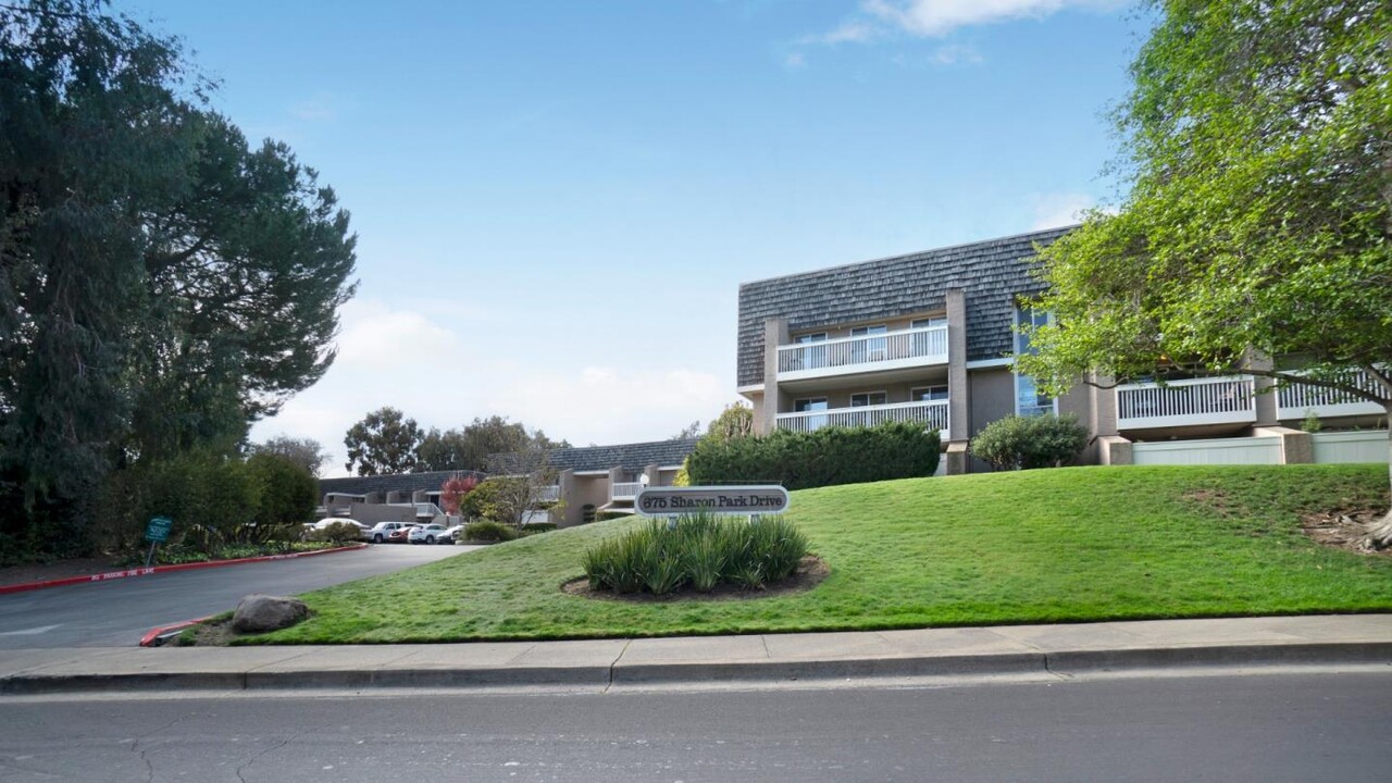 675 Sharon Park Dr in Menlo Park, CA - Building Photo