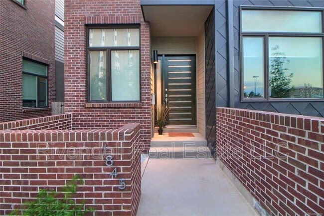 property at 1835 E Jewell Ave