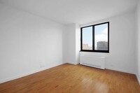 124 W 60th St, Unit 50A in New York, NY - Building Photo - Building Photo