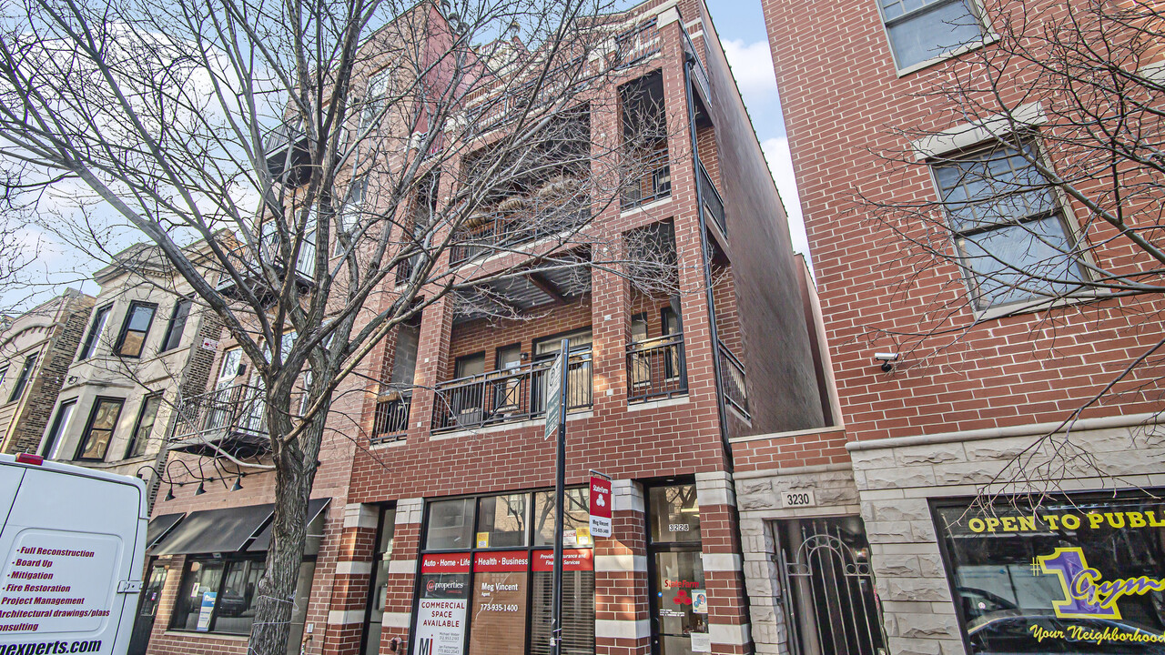 3228 N Sheffield Ave in Chicago, IL - Building Photo