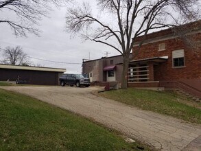 980 Wachter Ave in Plain, WI - Foto de edificio - Building Photo