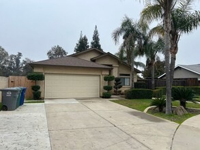 1275 W Kramer Ridge Rd in Reedley, CA - Foto de edificio - Building Photo