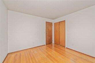 75 Old Meadow Dr in Rochester, NY - Foto de edificio - Building Photo