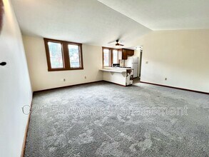 40 Race St in Manor, PA - Building Photo - Building Photo