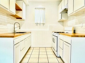 1222 N Ave 49 in Los Angeles, CA - Foto de edificio - Building Photo