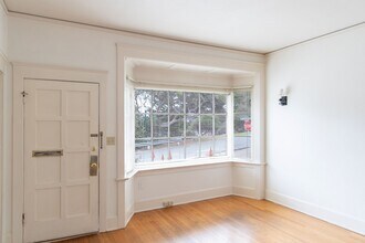 341 Lighthouse Ave in Pacific Grove, CA - Building Photo - Building Photo