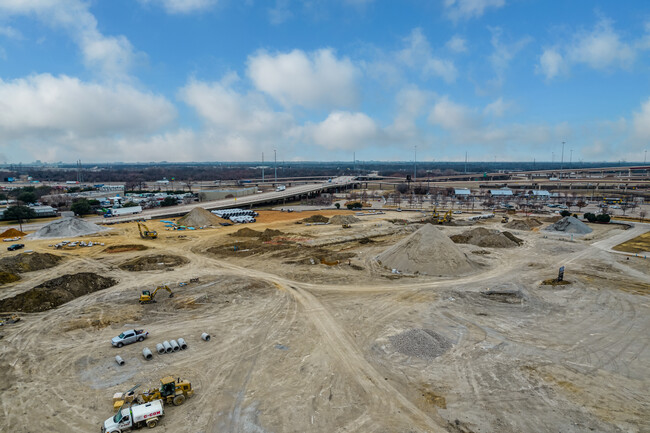 Trinity Mills Station Multifamily in Carrollton, TX - Foto de edificio - Building Photo