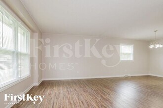 5015 NW Woody Creek Ln in Kansas City, MO - Building Photo - Building Photo