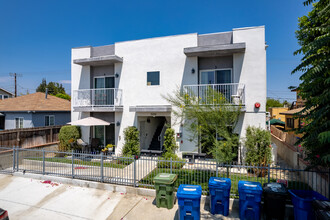 5914 Vineland Ave in North Hollywood, CA - Foto de edificio - Building Photo