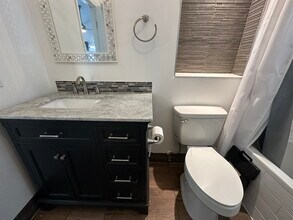 5619 N Miami Ave, Unit Cottage in Miami, FL - Building Photo - Building Photo