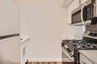 1645 E Thomas Rd in Phoenix, AZ - Foto de edificio - Building Photo