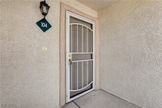760 Hunters Creek Ln, Unit 104 in Las Vegas, NV - Building Photo - Building Photo