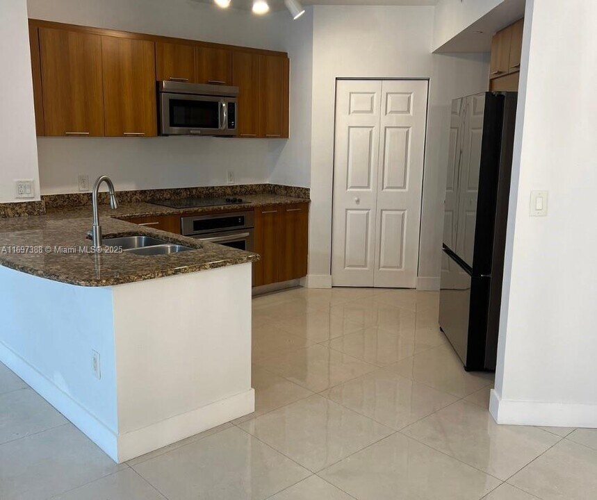 510 NW 84th Ave, Unit 528 in Plantation, FL - Building Photo